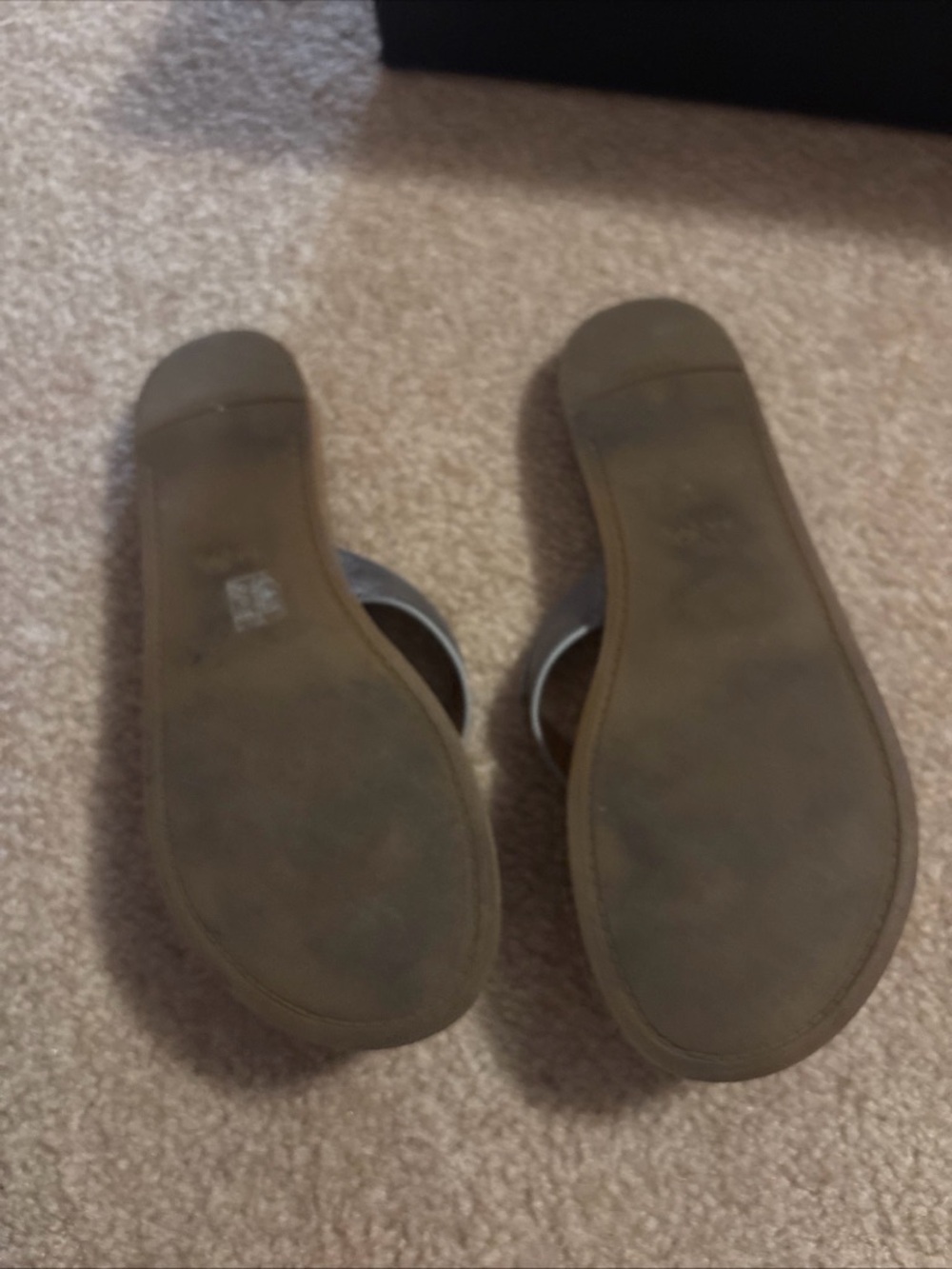 COACH Women's Silver Leather Heart-Accent Thong Sandals Ellis style FG2098 5.5B - Picture 4 of 6